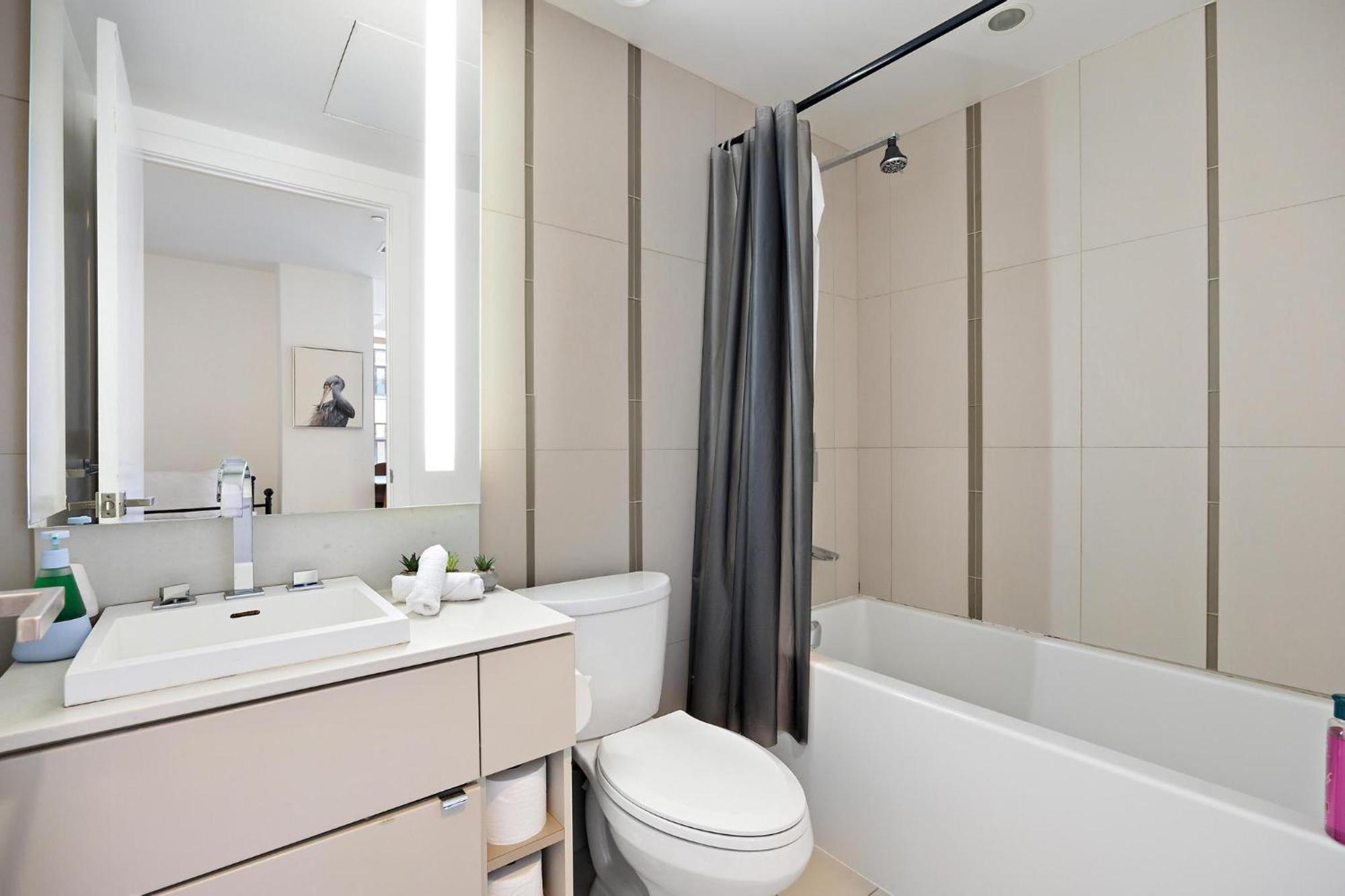 Downtown Toronto Condos エクステリア 写真